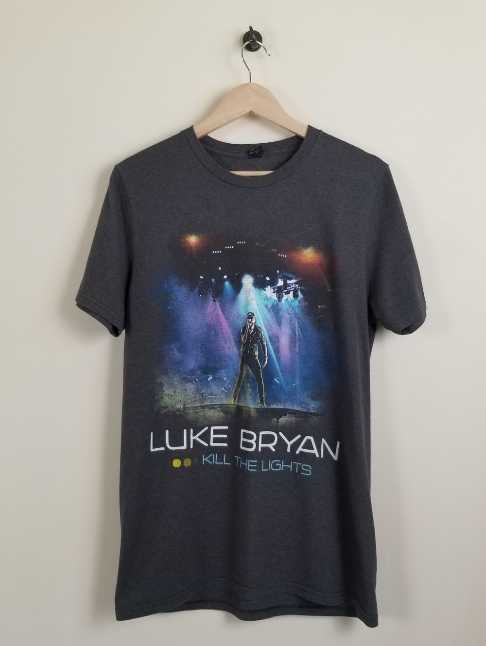 The Concert Tee Luke Bryan Kill The Lights T Shirt Medium